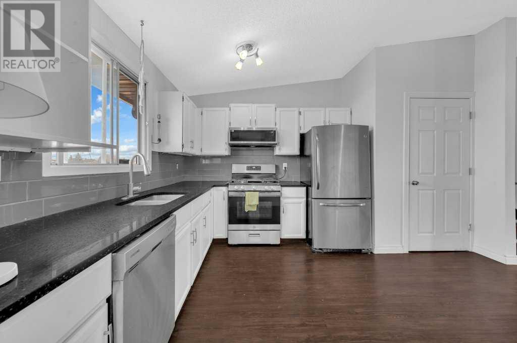Single Family House 4 Level for Sale in  Castledale Crescent NE Castleridge Calgary 