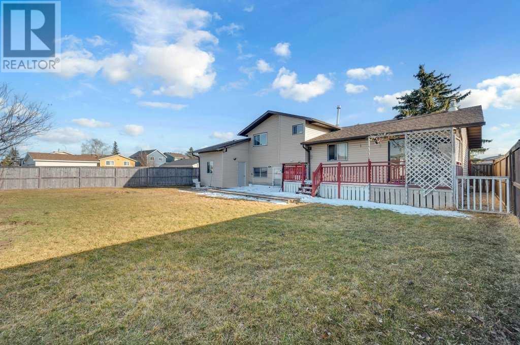 Single Family House 4 Level for Sale in  Castledale Crescent NE Castleridge Calgary 