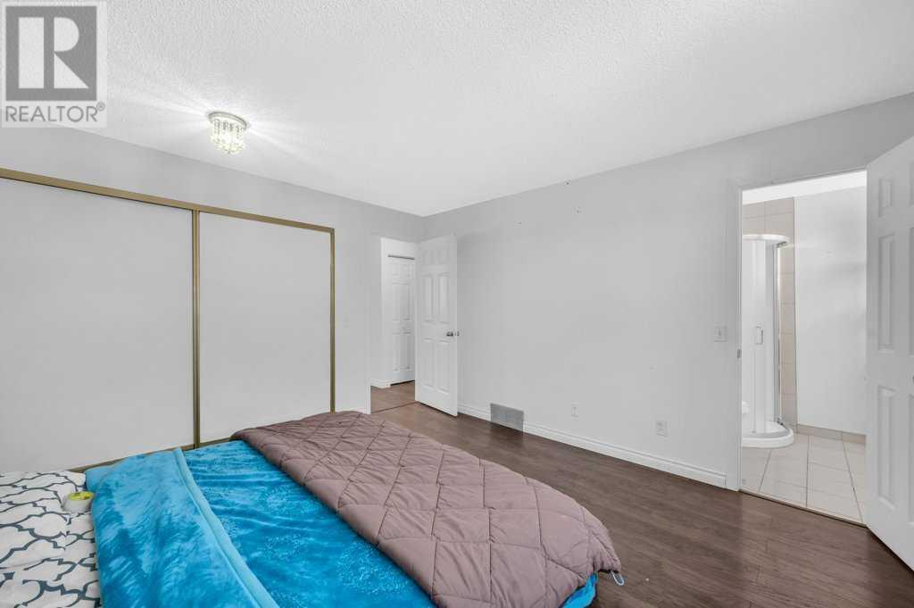 Single Family House 4 Level for Sale in  Castledale Crescent NE Castleridge Calgary 