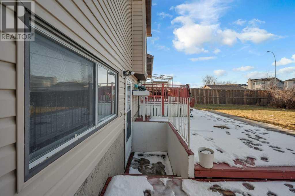 Single Family House 4 Level for Sale in  Castledale Crescent NE Castleridge Calgary 