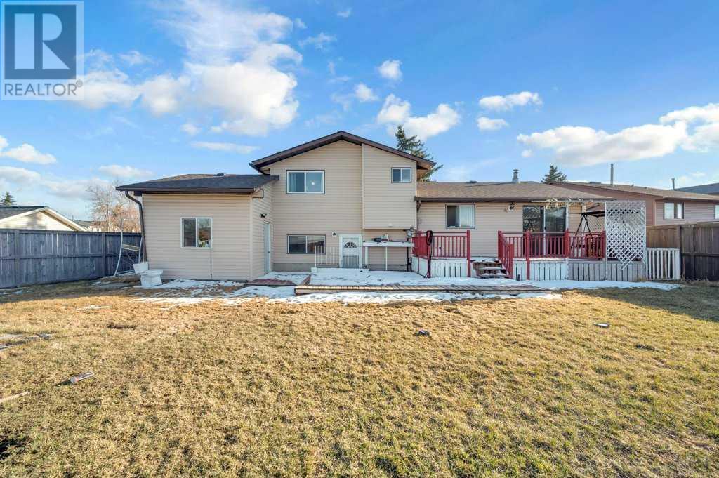 Single Family House 4 Level for Sale in  Castledale Crescent NE Castleridge Calgary 