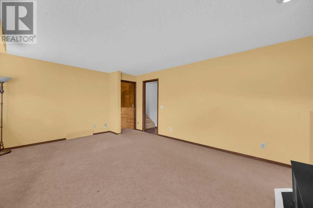 Single Family House 4 Level for Sale in  Castledale Crescent NE Castleridge Calgary 