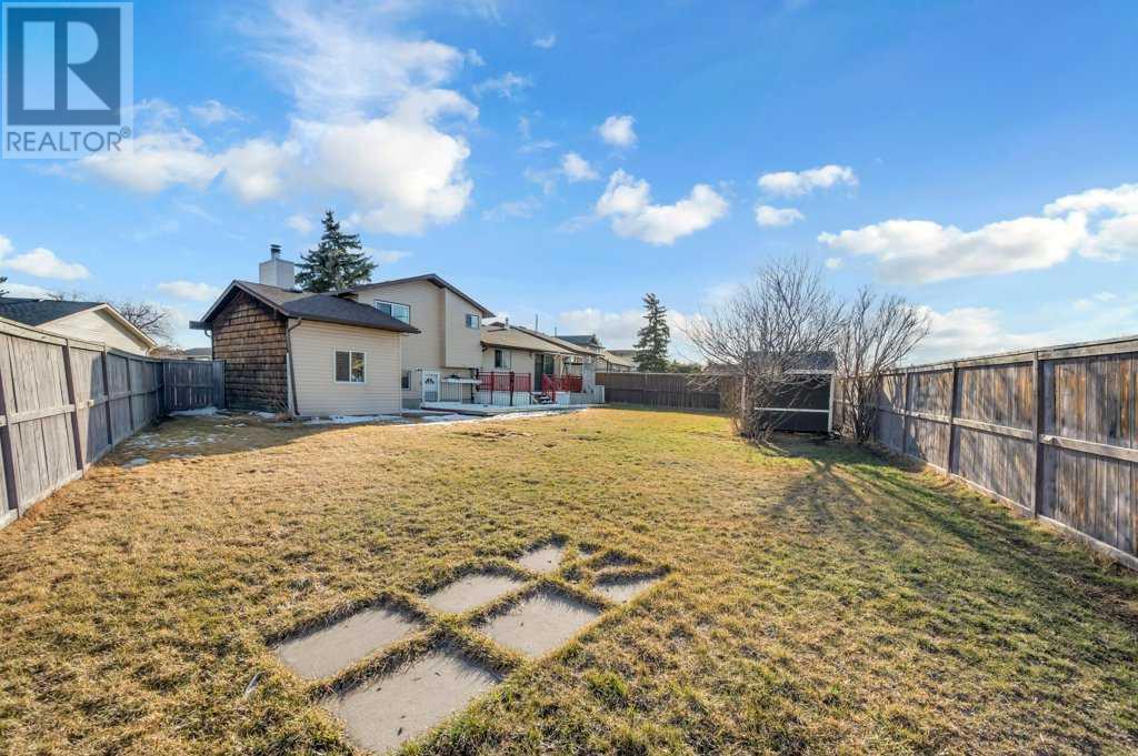 Single Family House 4 Level for Sale in  Castledale Crescent NE Castleridge Calgary 