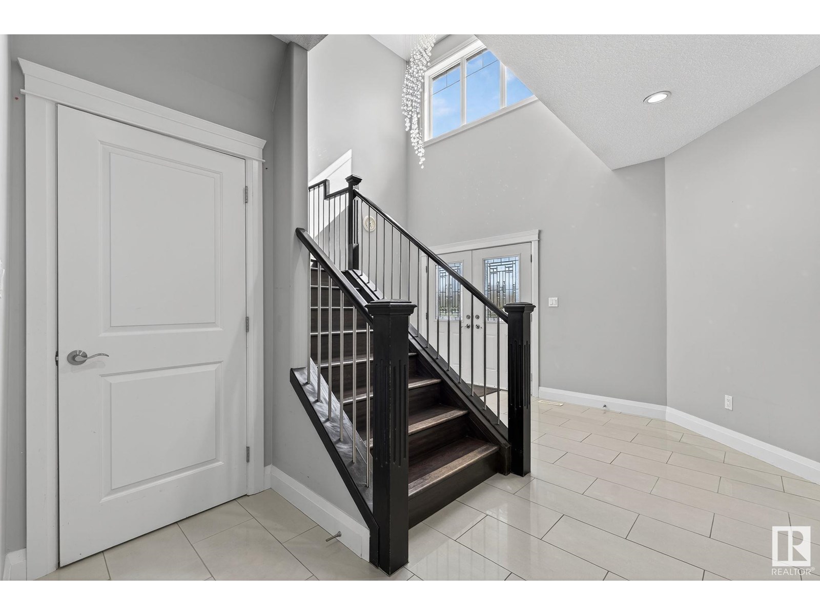 Photo 13 of 16268 137 St Nw, Edmonton AB