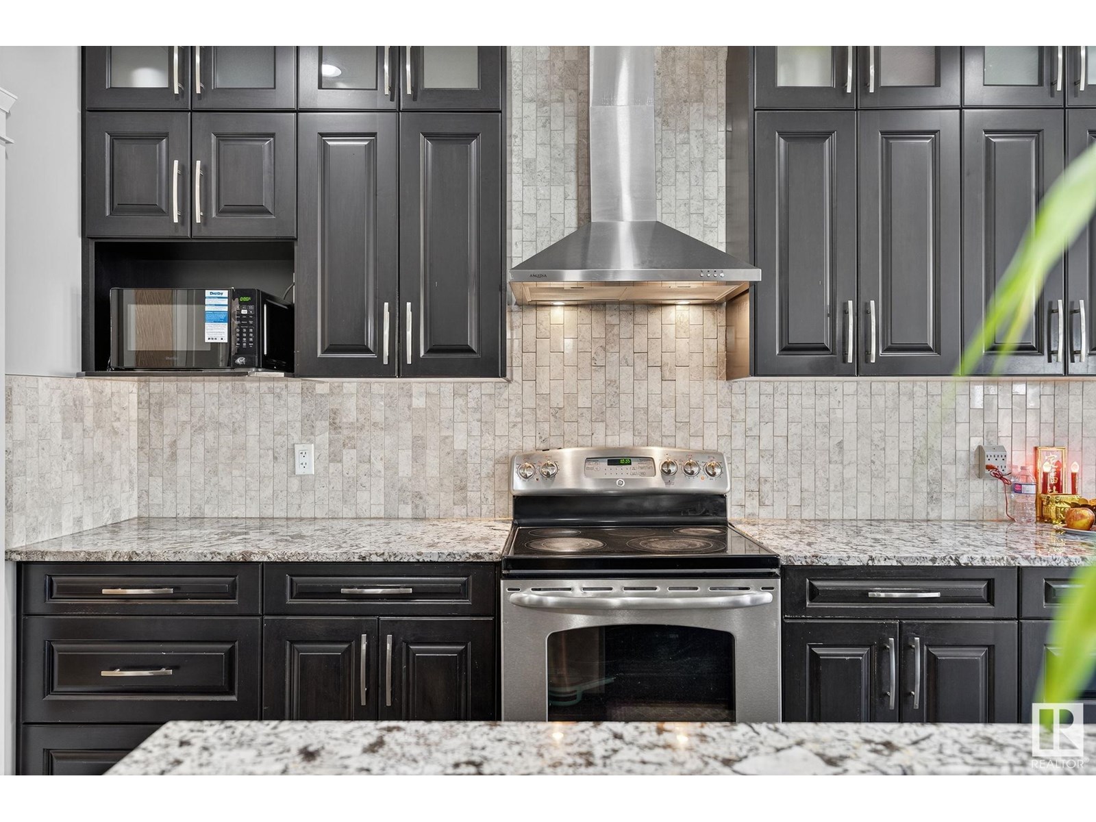 Photo 17 of 16268 137 St Nw, Edmonton AB