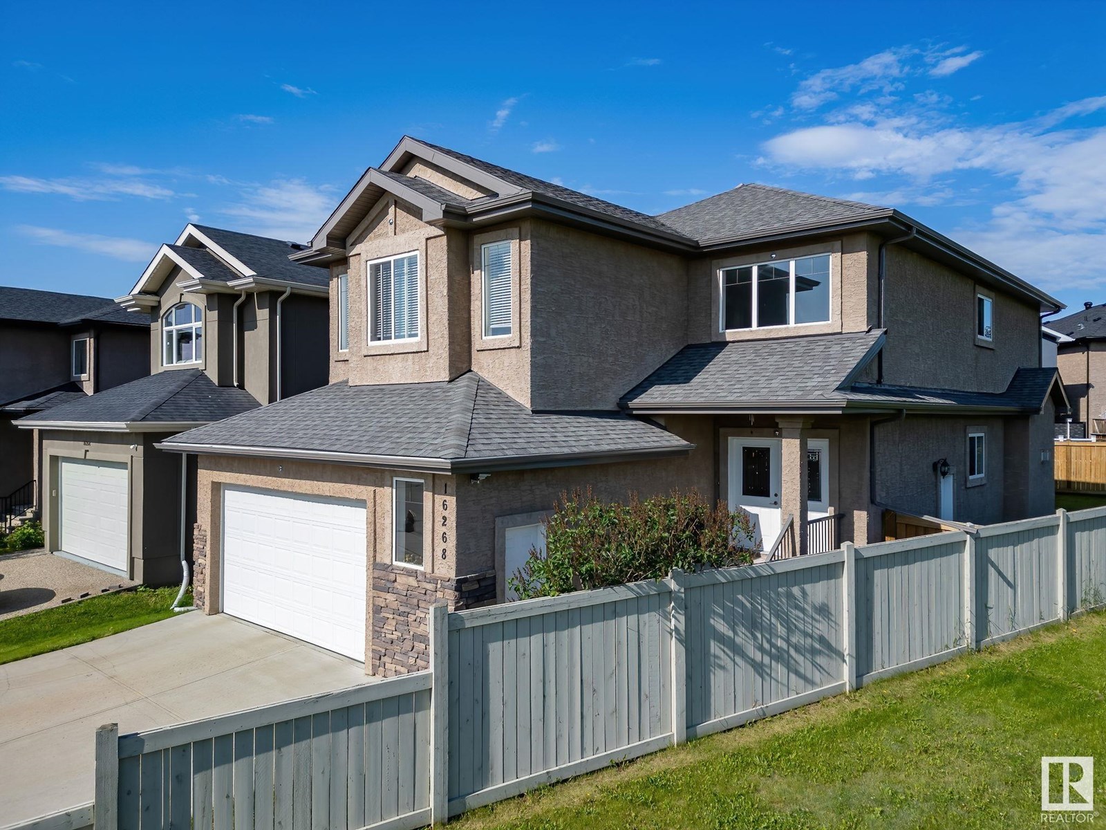Photo 2 of 16268 137 St Nw, Edmonton AB