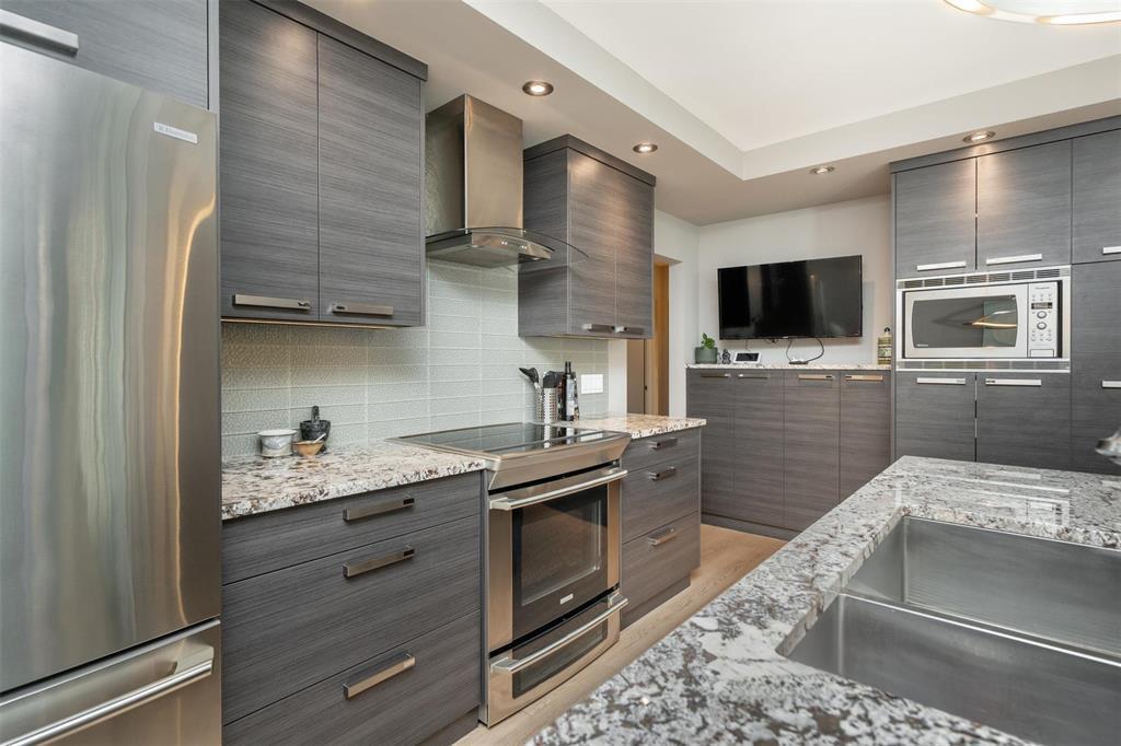 Photo 13 of 408 Hosmer Boulevard, Winnipeg MB