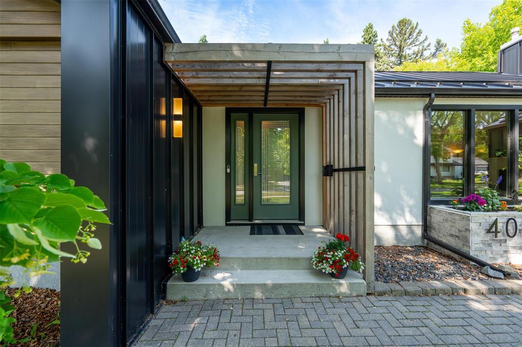 Photo 4 of 408 Hosmer Boulevard, Winnipeg MB