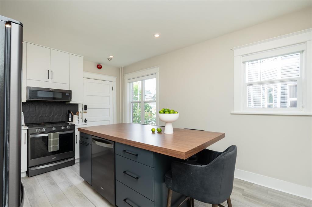 Photo 10 of 874 Dorchester Avenue, Winnipeg MB