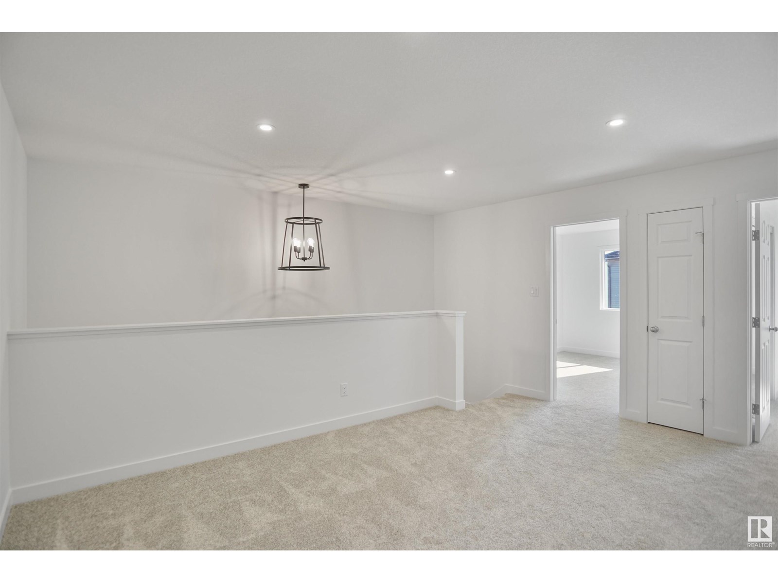 Photo 10 of 8504 183 Av Nw, Edmonton AB