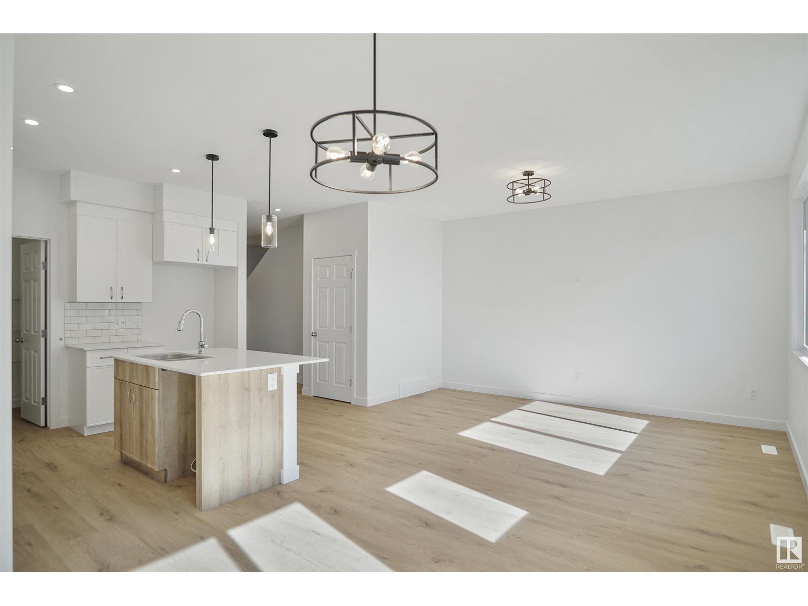 Photo 2 of 8504 183 Av Nw, Edmonton AB