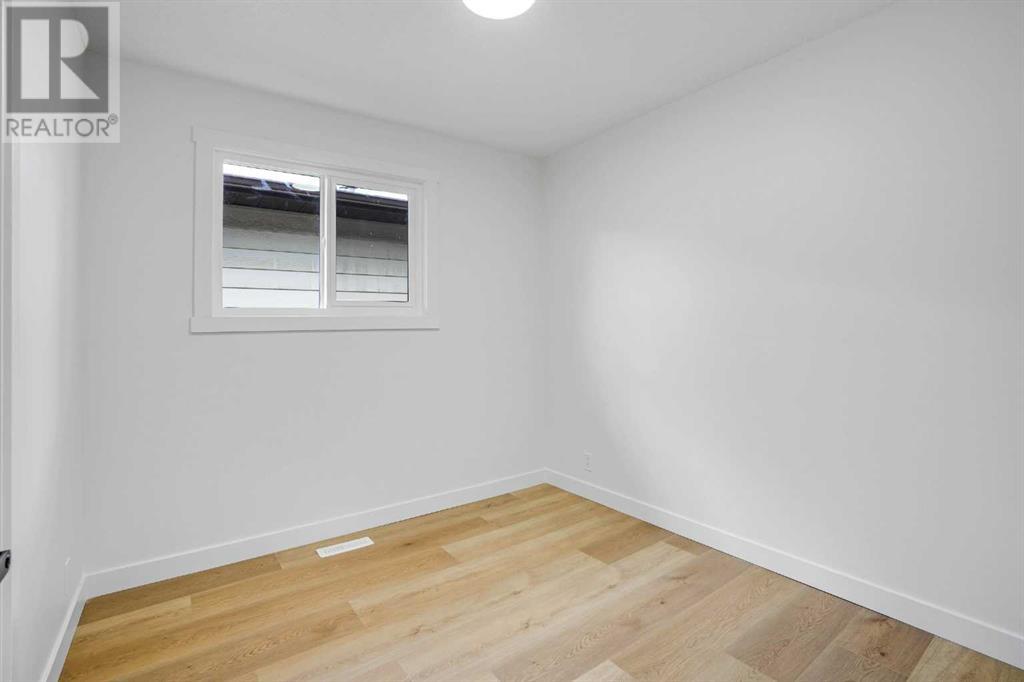 Single Family House Bi-level for Sale in   Avenue NW Bowness Calgary 
