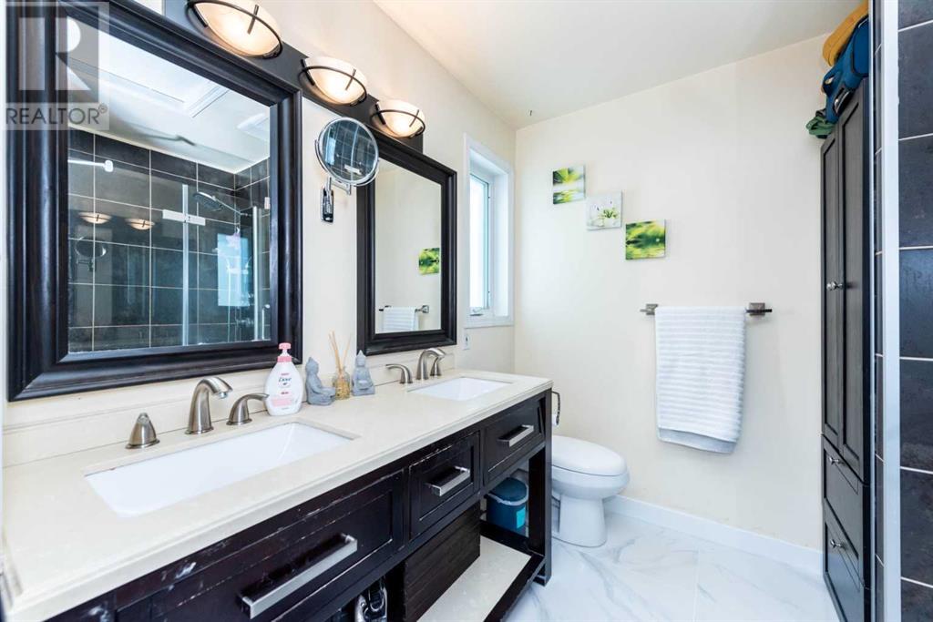 Single Family House Bi-level for Sale in  Martha