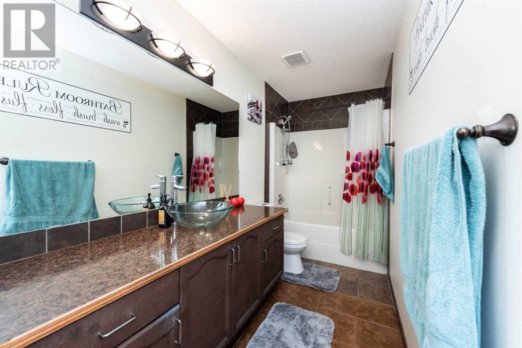 Single Family House Bi-level for Sale in  Martha