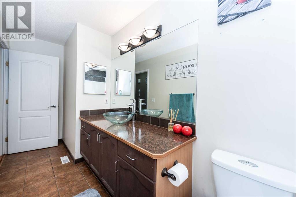 Single Family House Bi-level for Sale in  Martha