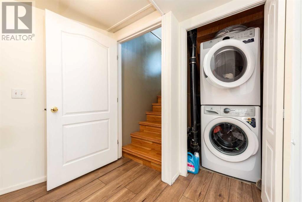 Single Family House Bi-level for Sale in  Martha