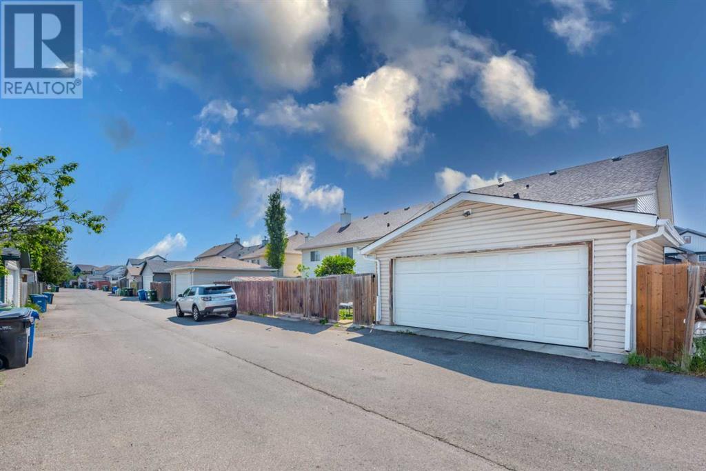 Single Family House Bi-level for Sale in  Martha