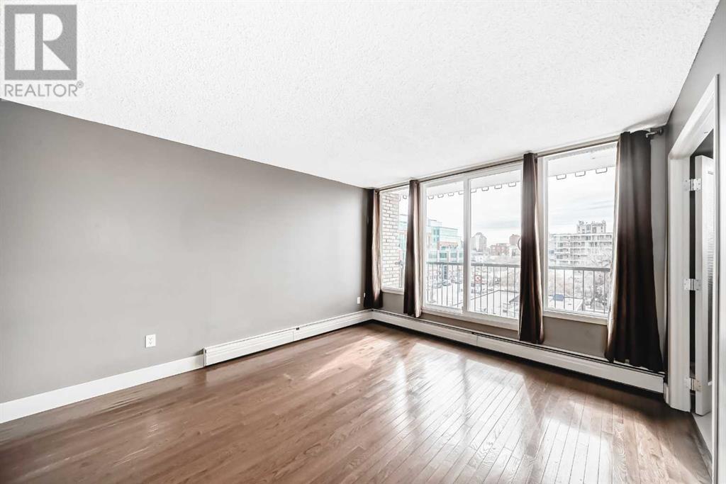 Single Family House for Sale in    Avenue SW Cliff Bungalow Calgary 