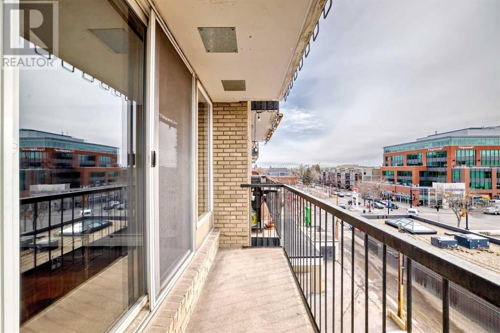 Single Family House for Sale in    Avenue SW Cliff Bungalow Calgary 