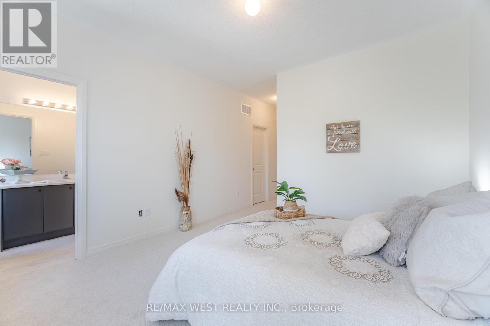 Photo 16 of 1563 Green Road, Clarington ON