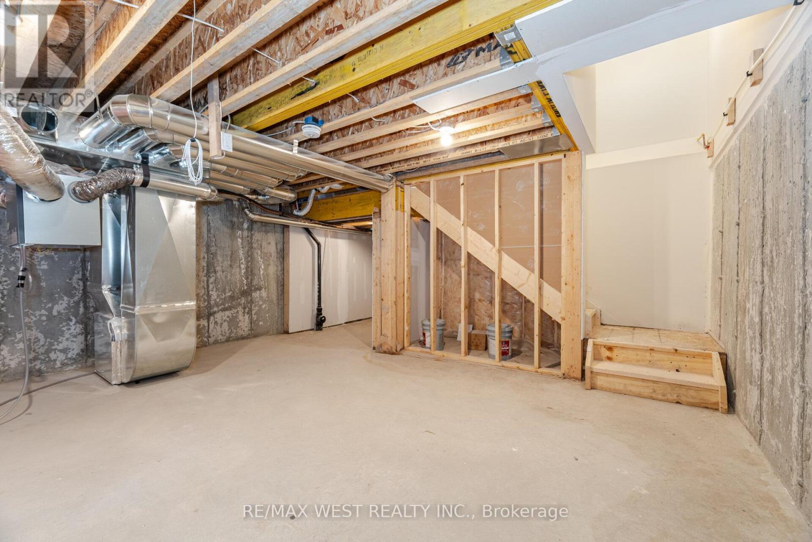 Photo 25 of 1563 Green Road, Clarington ON