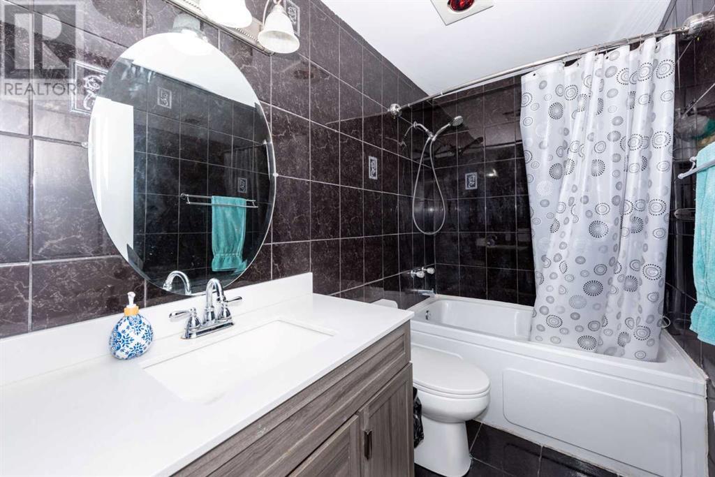 Single Family House Bungalow for Sale in  Templevale Road NE Temple Calgary 