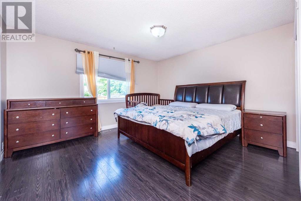 Single Family House Bungalow for Sale in  Templevale Road NE Temple Calgary 
