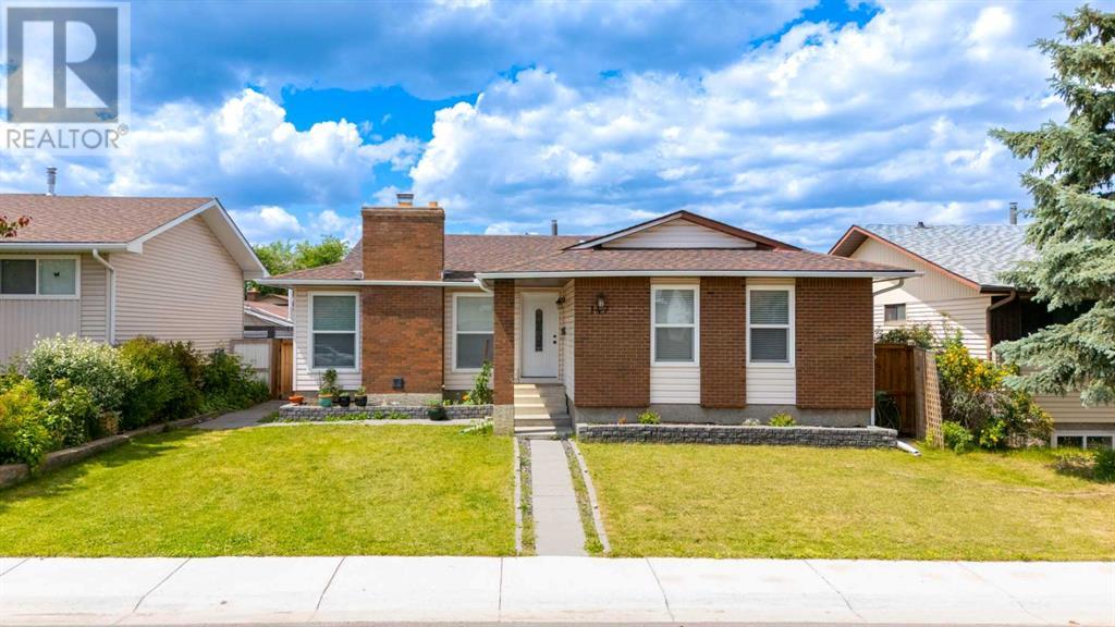 Single Family House Bungalow for Sale in  Templevale Road NE Temple Calgary 