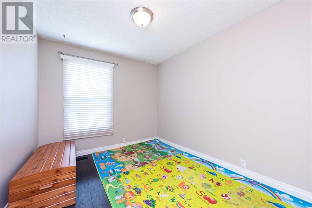 Single Family House Bungalow for Sale in  Templevale Road NE Temple Calgary 