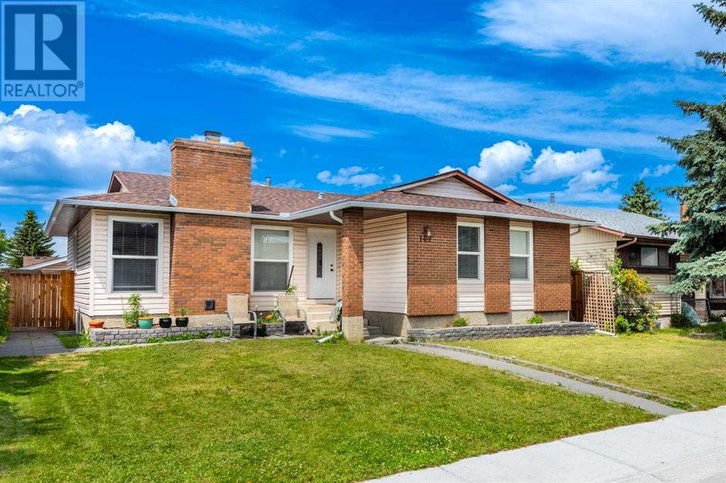 Single Family House Bungalow for Sale in  Templevale Road NE Temple Calgary 