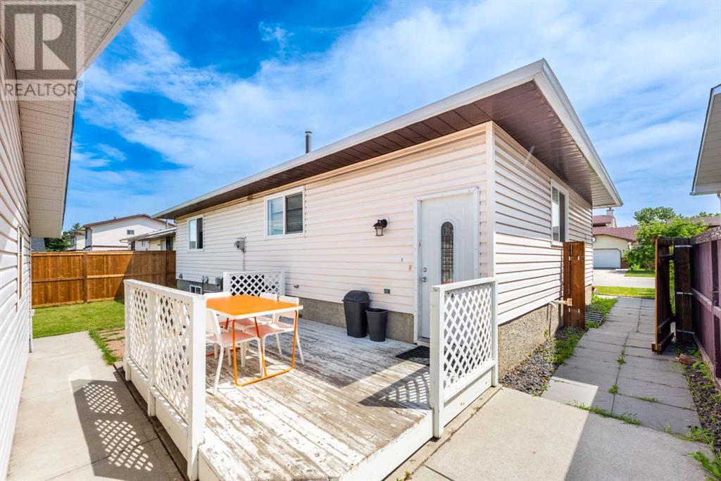 Single Family House Bungalow for Sale in  Templevale Road NE Temple Calgary 