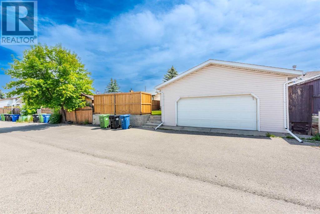 Single Family House Bungalow for Sale in  Templevale Road NE Temple Calgary 