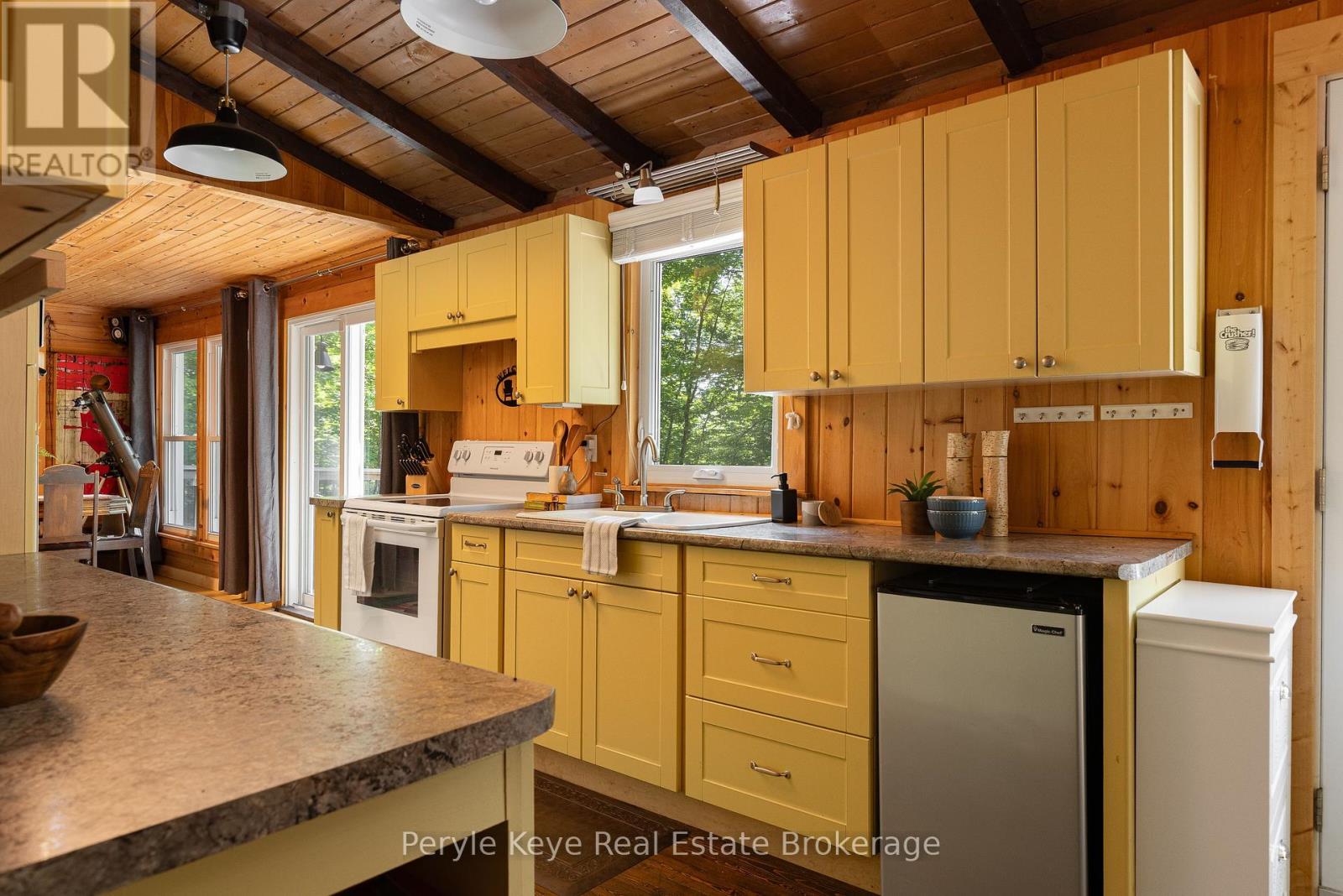 Photo 11 of 6 8 Brennan Circle, Huntsville ON