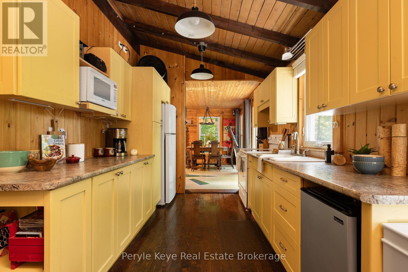 Photo 12 of 6 8 Brennan Circle, Huntsville ON