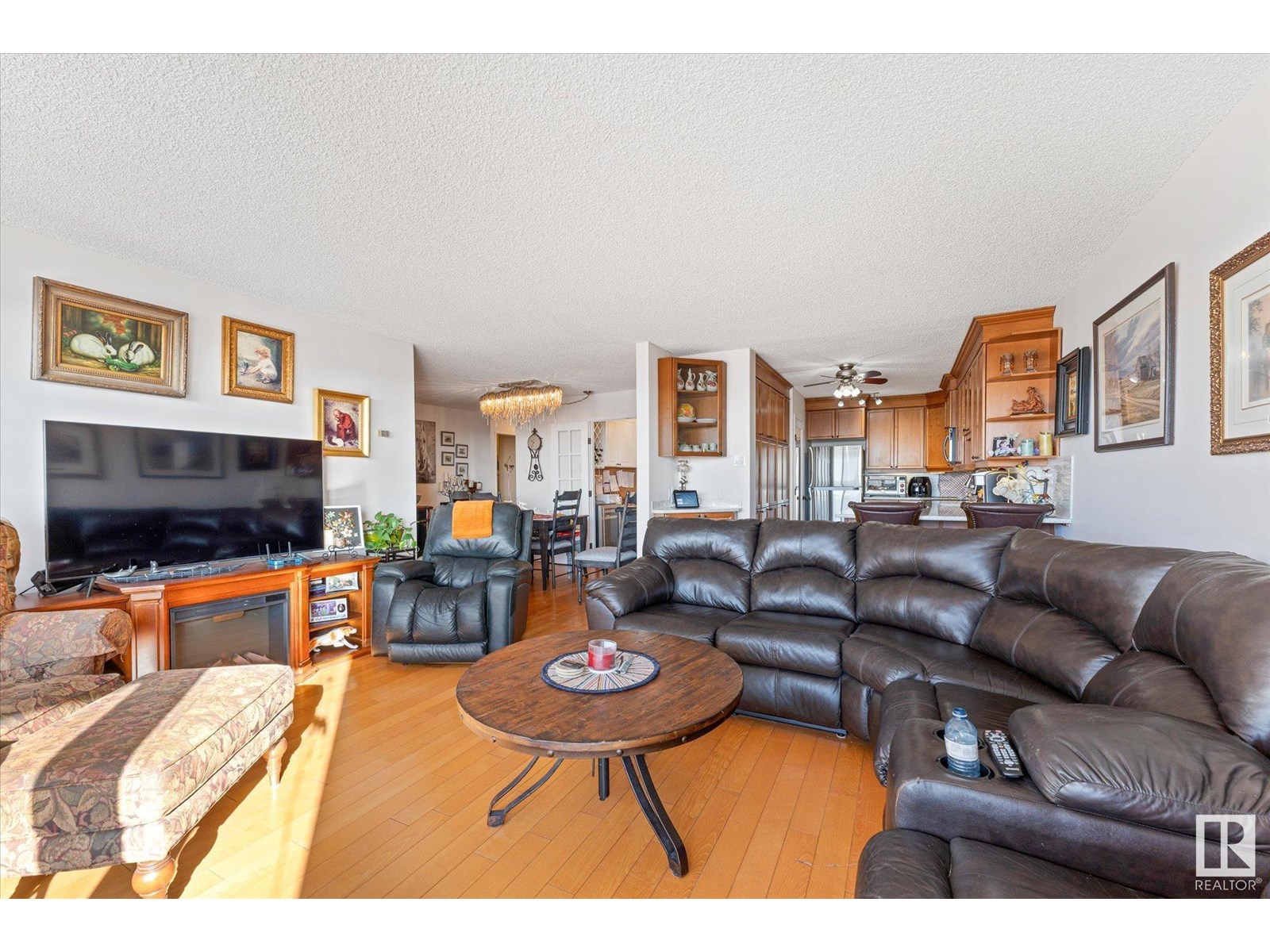 Photo 10 of 1002 9923 103 St Nw, Edmonton AB