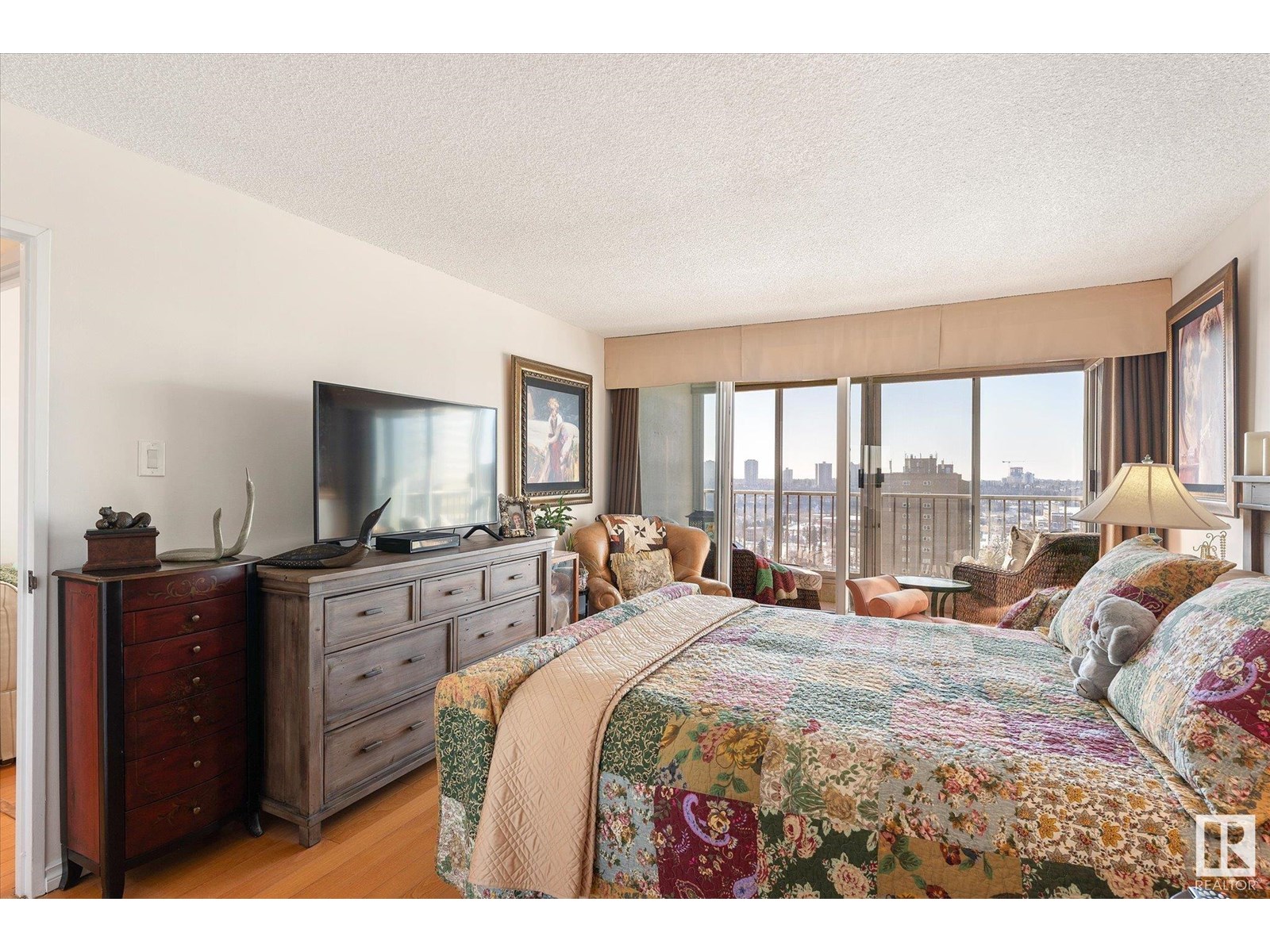 Photo 23 of 1002 9923 103 St Nw, Edmonton AB