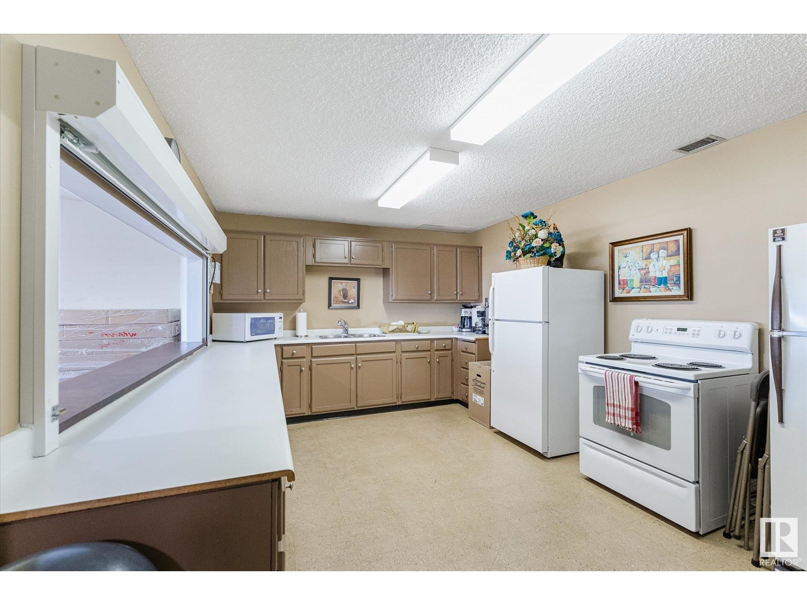 Photo 37 of 1002 9923 103 St Nw, Edmonton AB