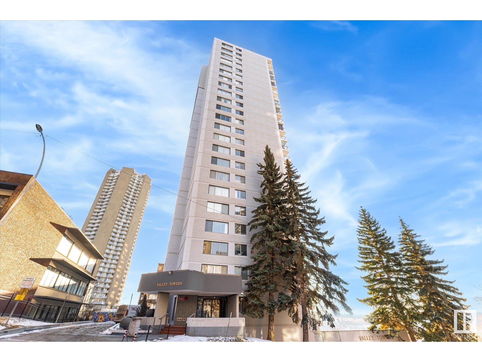 Photo 4 of 1002 9923 103 St Nw, Edmonton AB