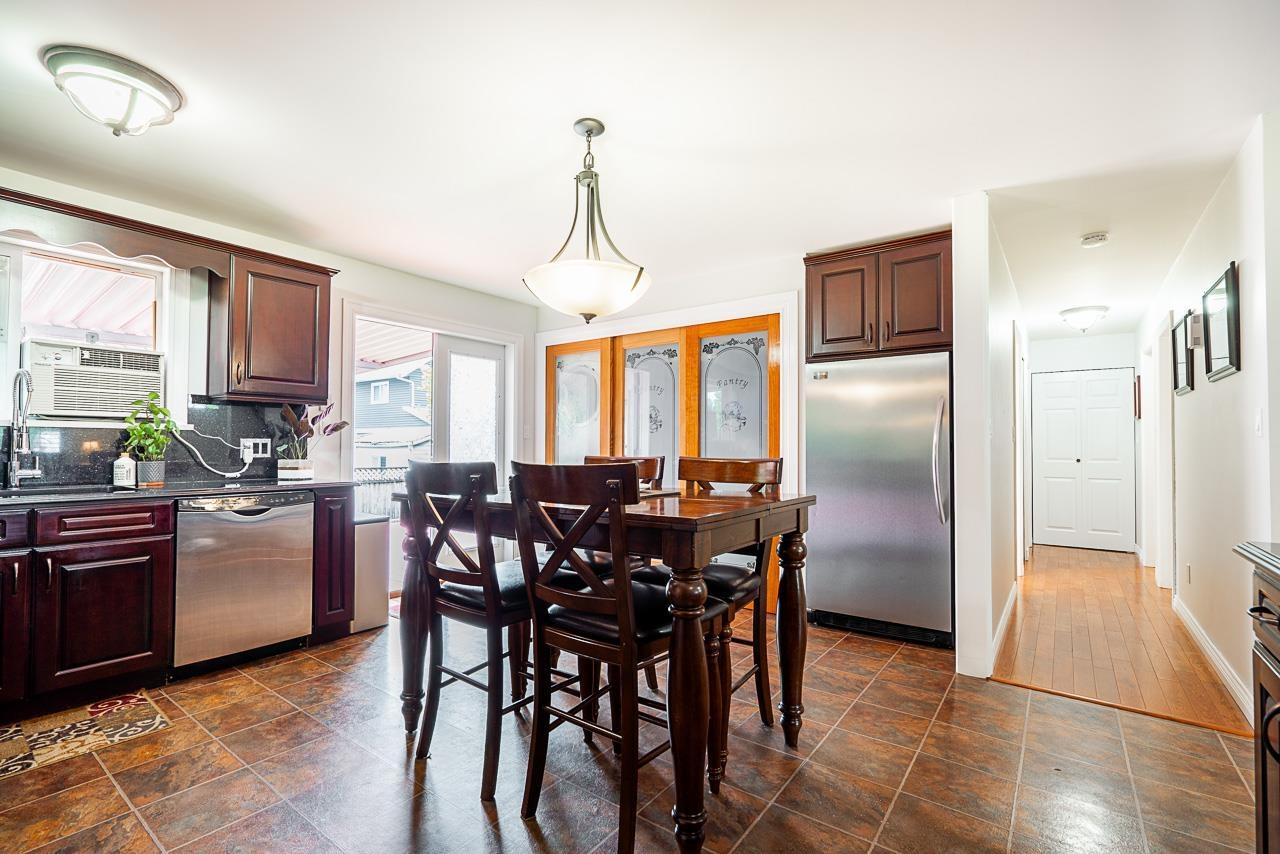 Photo 8 of 26440 28 A Avenue, Langley BC