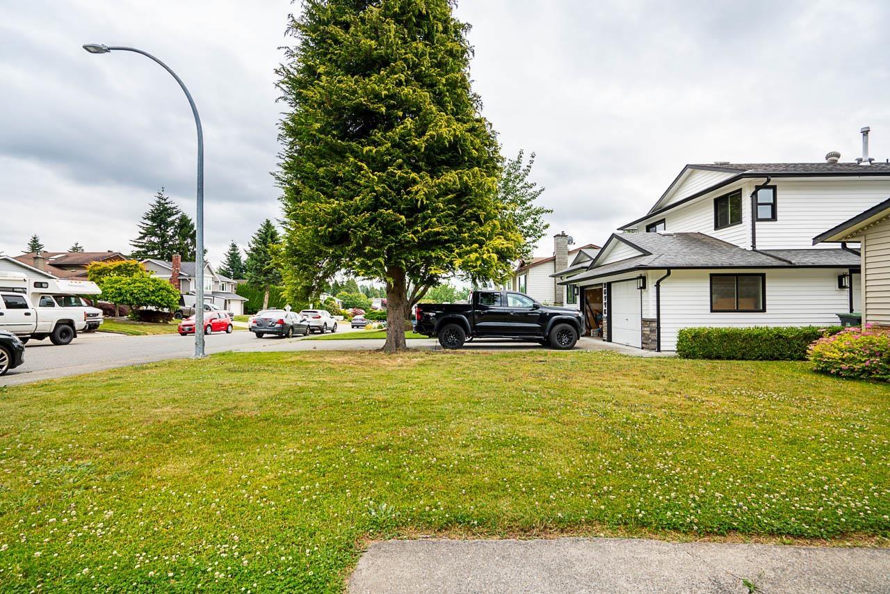 Photo 2 of 26440 28 A Avenue, Langley BC