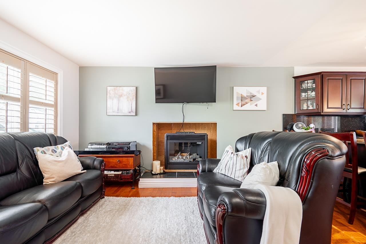 Photo 10 of 26440 28 A Avenue, Langley BC