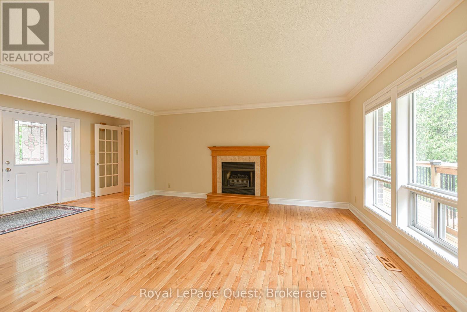 Photo 13 of 27 Heyden Avenue, Orillia ON