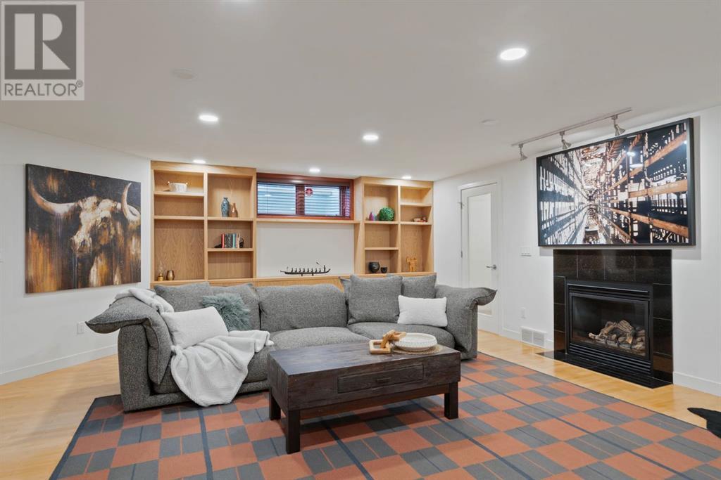 Single Family House for Sale in   Avenue NW West Hillhurst Calgary 
