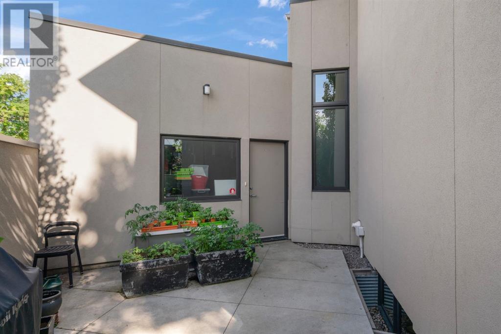 Single Family House for Sale in   Avenue NW West Hillhurst Calgary 