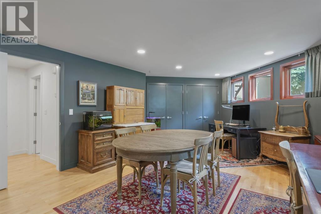 Single Family House for Sale in   Avenue NW West Hillhurst Calgary 