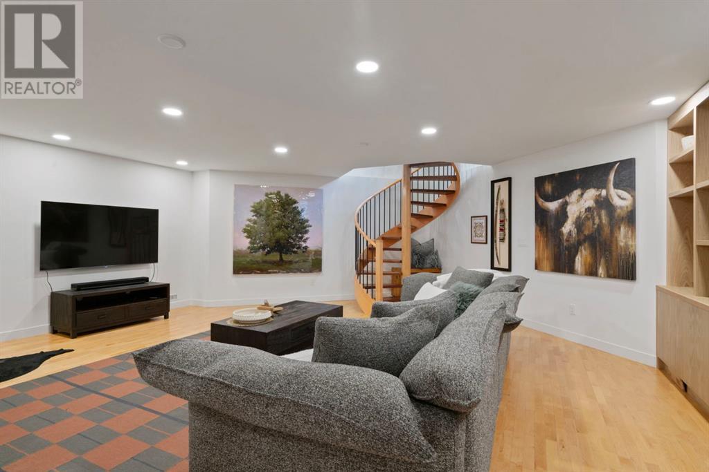 Single Family House for Sale in   Avenue NW West Hillhurst Calgary 