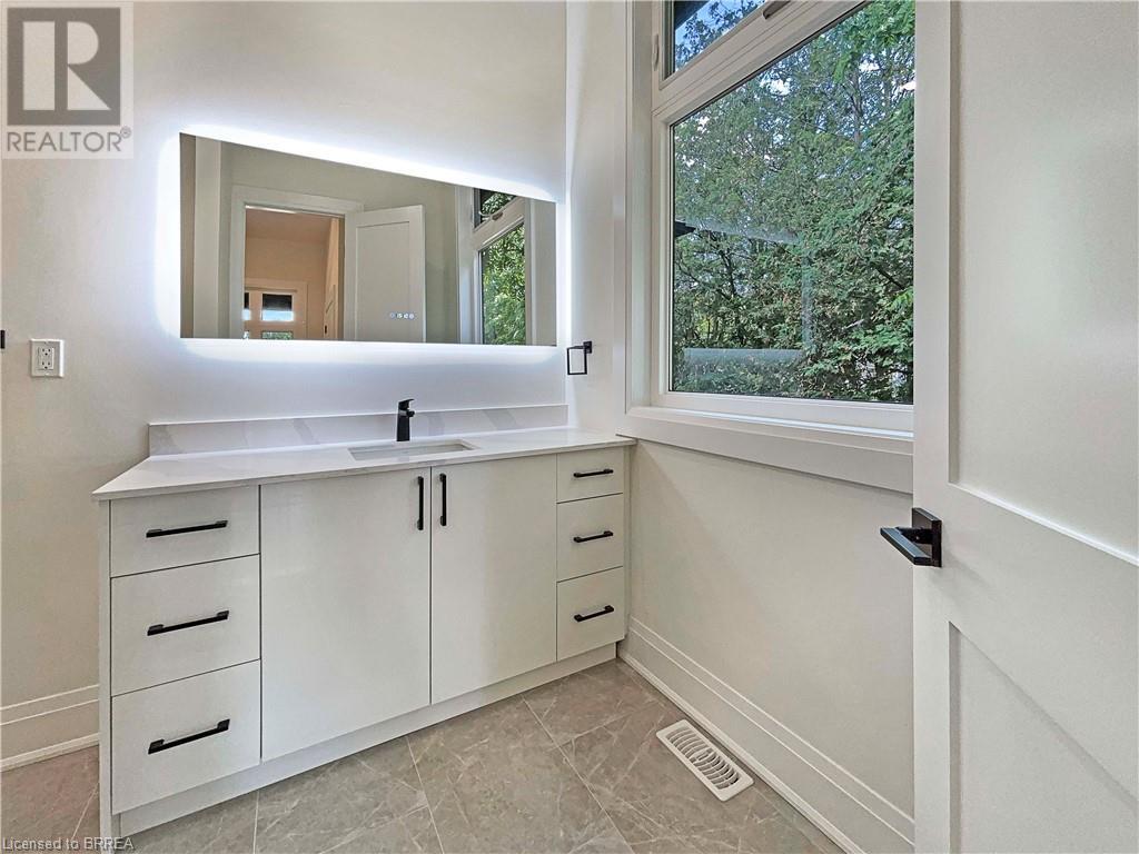Photo 10 of 232 Ellis Avenue, Mount Pleasant ON