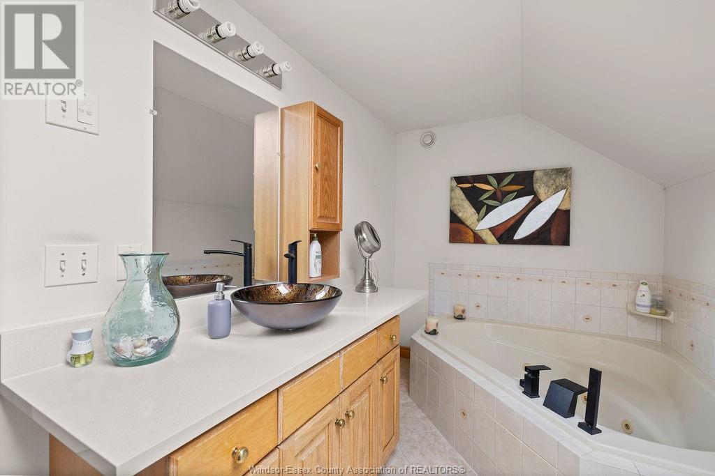 Photo 19 of 4577 Hunt Club Crescent, Windsor ON