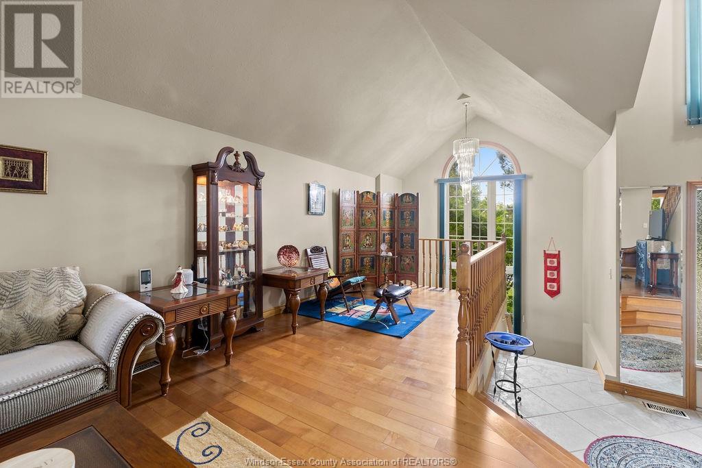 Photo 7 of 4577 Hunt Club Crescent, Windsor ON