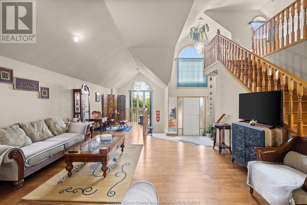 Photo 9 of 4577 Hunt Club Crescent, Windsor ON